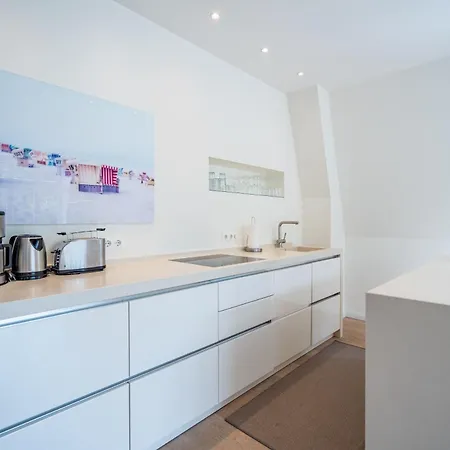 Apartment Hintze, App. 13 *