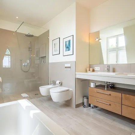 Apartment Hintze, App. 13 *