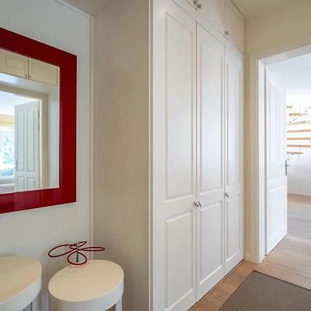 Apartment Hintze, App. 13 *